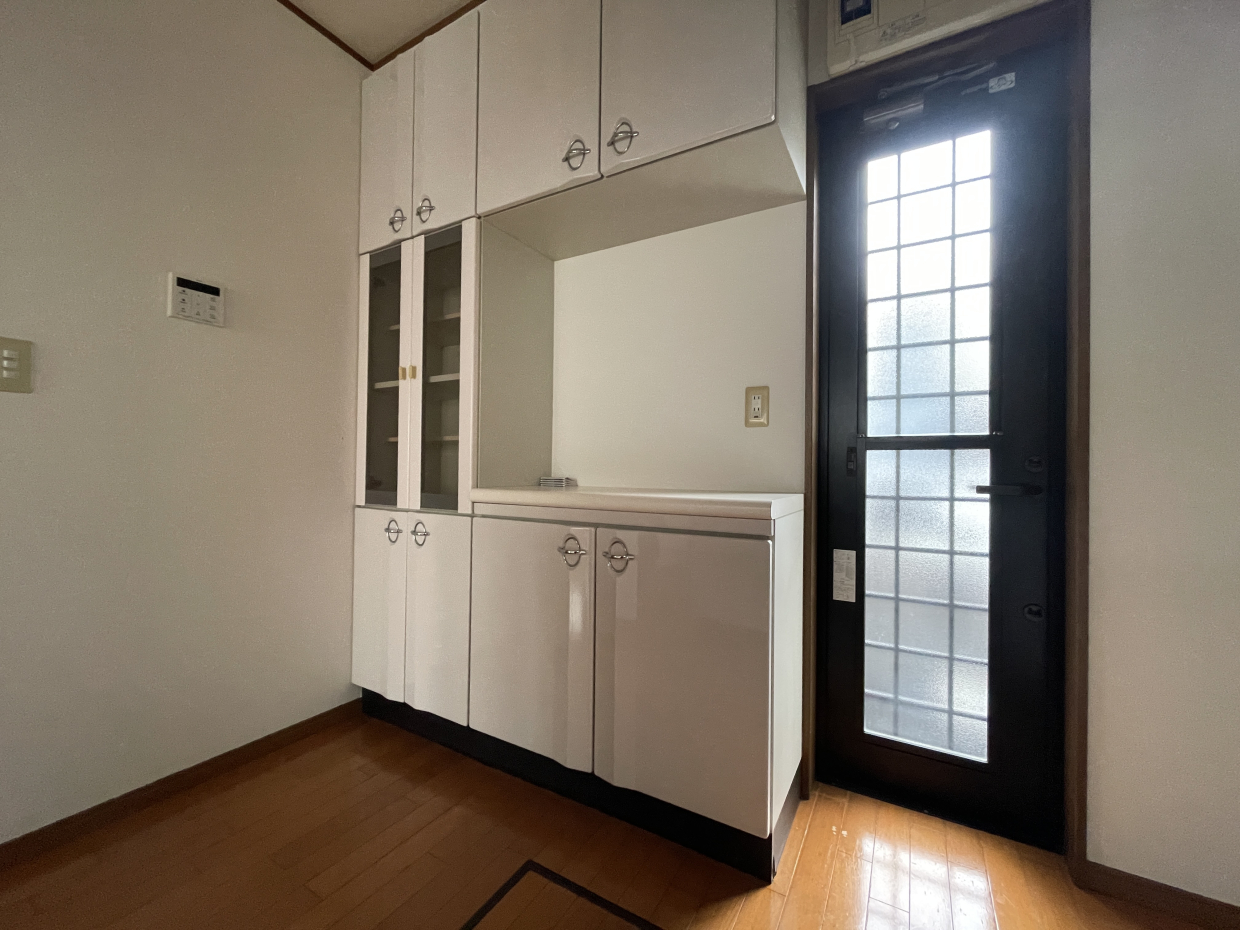 さらには食器棚まで設置されていました！