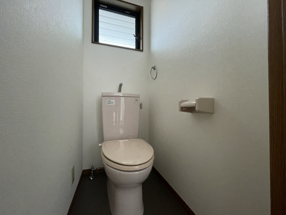 階段上にはトイレがありあます。1階にもしっかりありますよ！