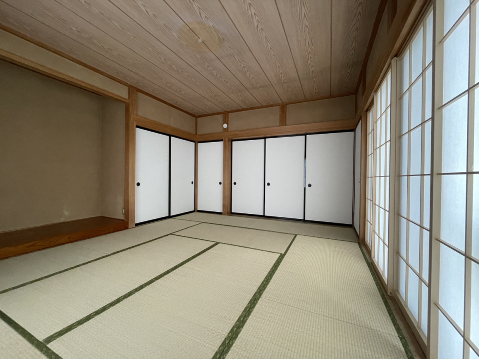 和室からもお庭に出られます、お昼寝したら気持ちよさそう