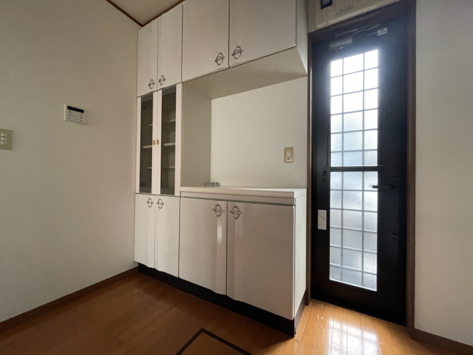 さらには食器棚まで設置されていました！
