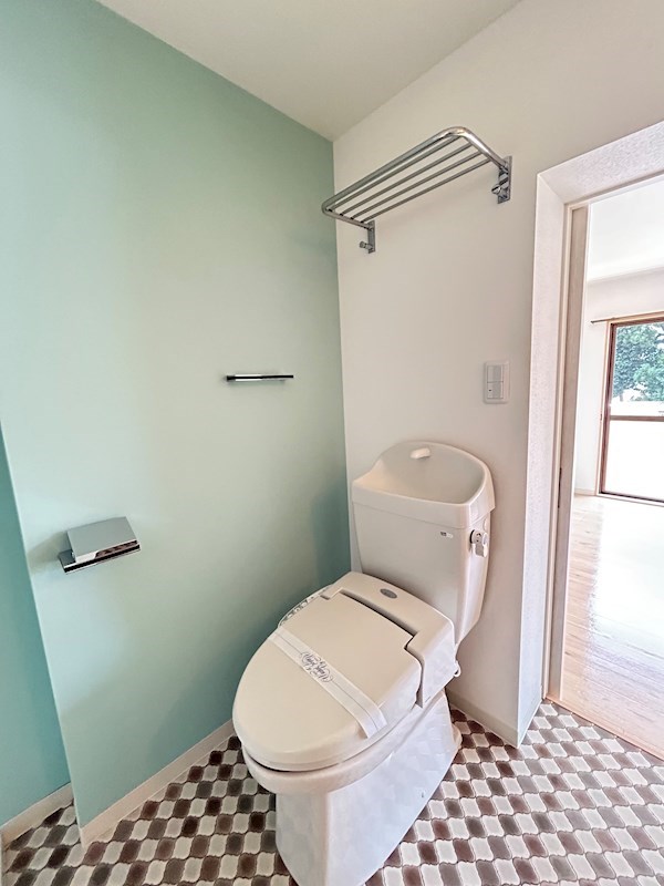 タオルも掛けれるし、トイレットペーパーも置ける！
