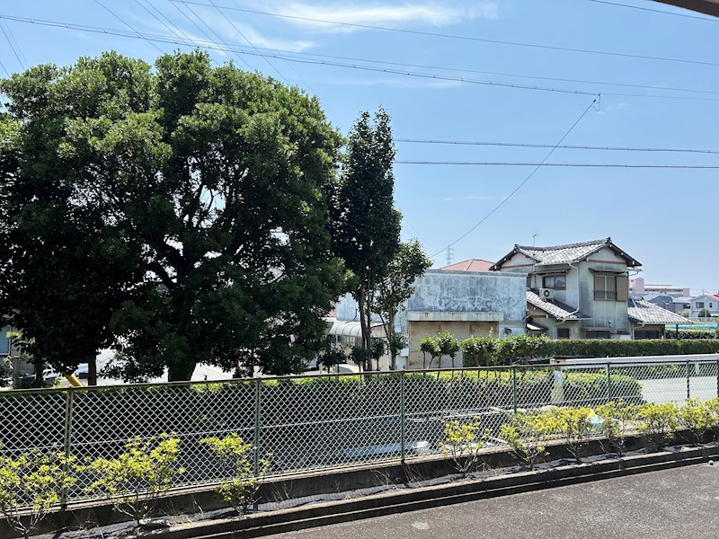 公園も川も近いですよ