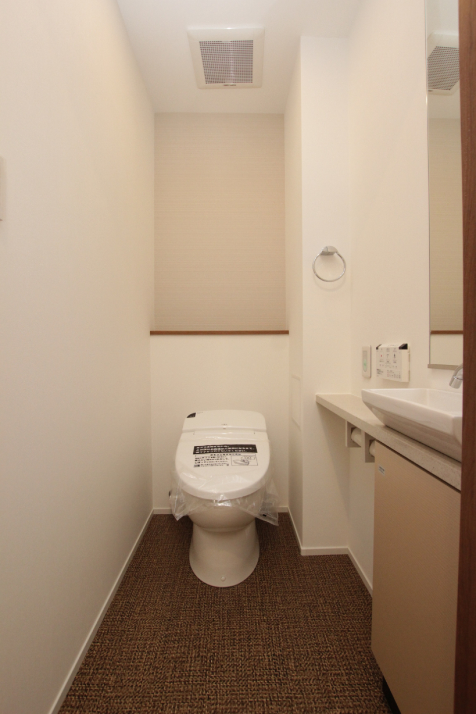 トイレも水栓付きですね