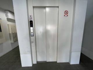 エレベーター付きで移動も楽々♪