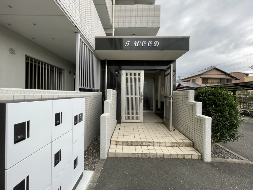 真っ白宅配ボックスがお洒落