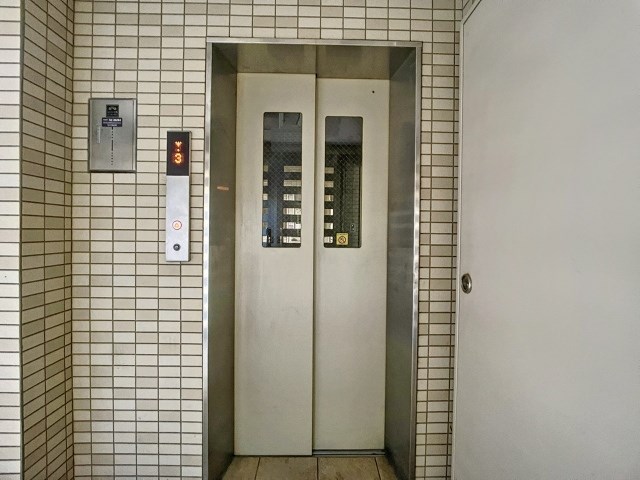 エレベーター付きで移動も楽々