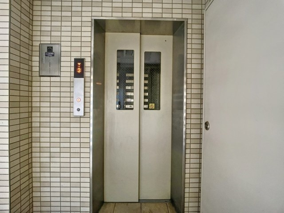 エレベーター付きで移動も楽々