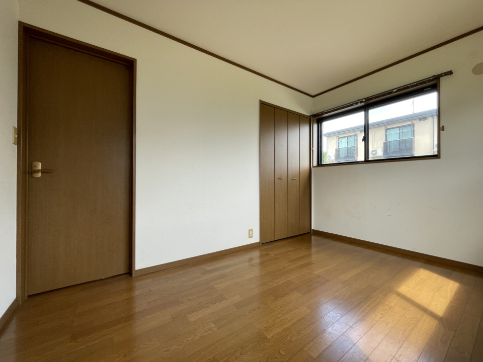 こちらはもう一部屋の洋室6帖