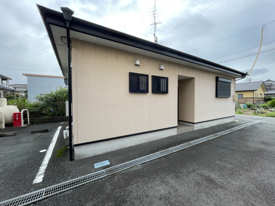 片流れ屋根で雨漏りや建物全体の劣化を防ぎます◎