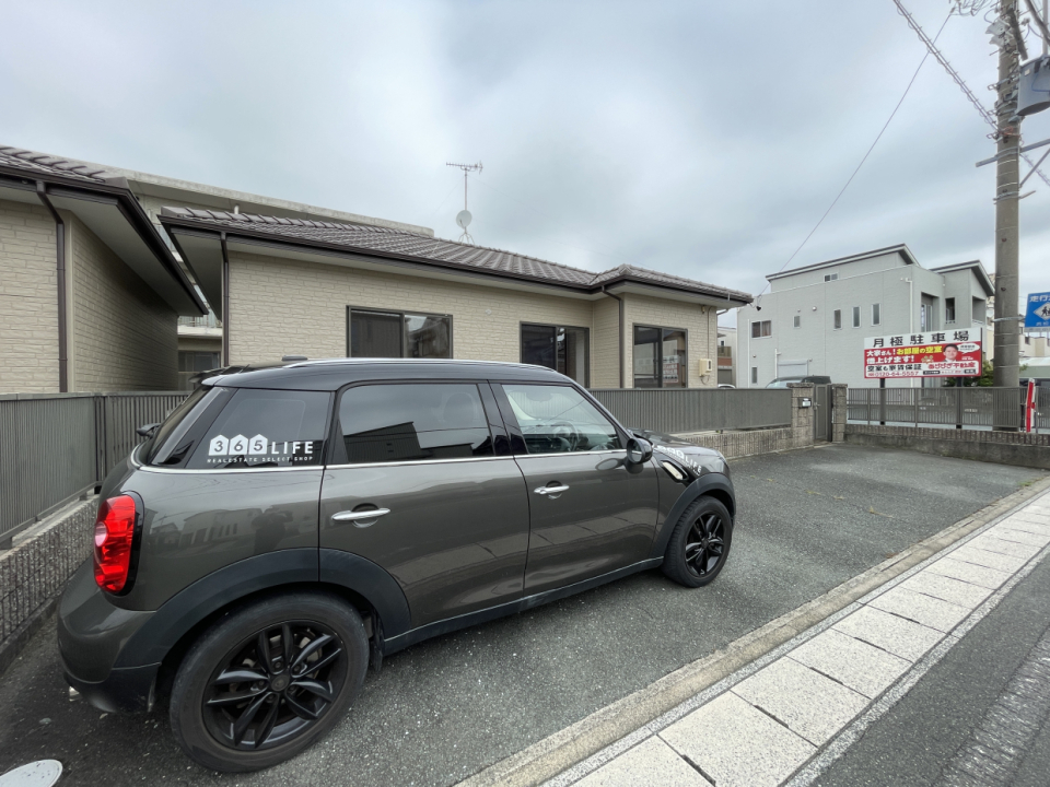 駐車場は2台付きです！