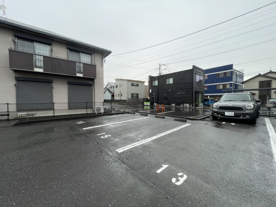 駐車場は縦列ですが2台込みとなっています