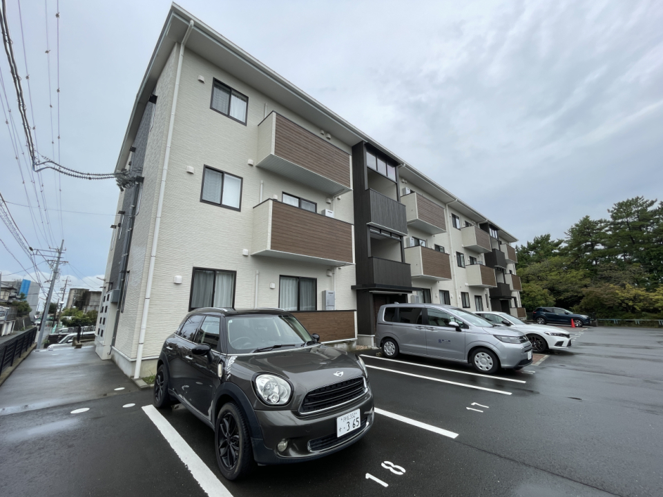 バイク置き場有。1台1,100円になります。