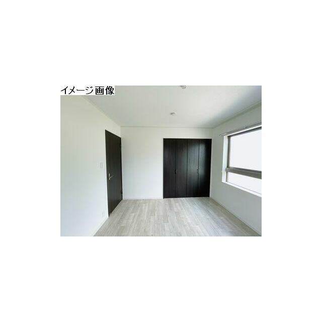 寝室に6帖の洋室。