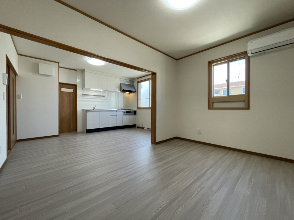 13.5帖の広いLDKと、お気に入りの居場所が作れる葵西の2LDKです。
