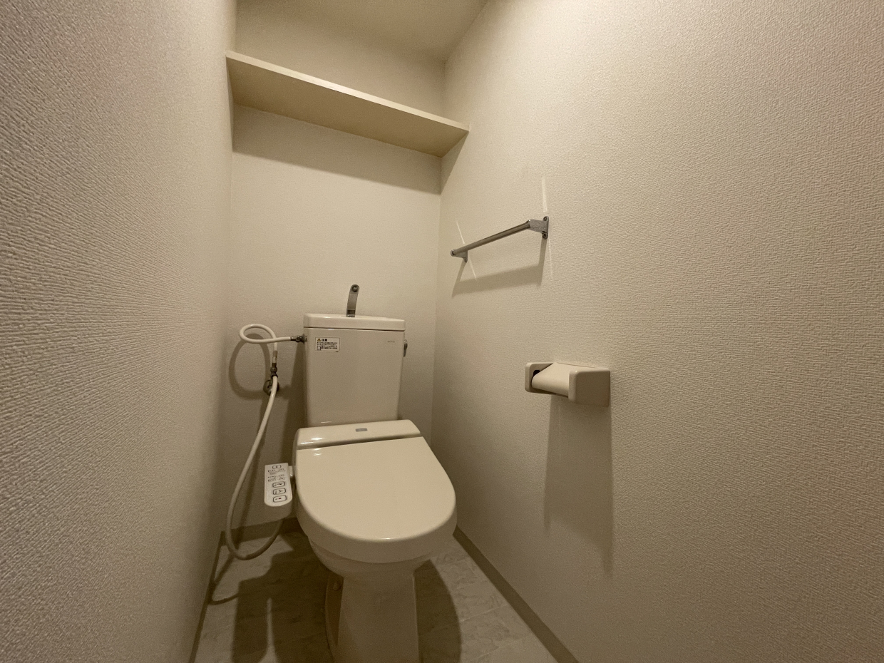 トイレも温水洗浄便座付き