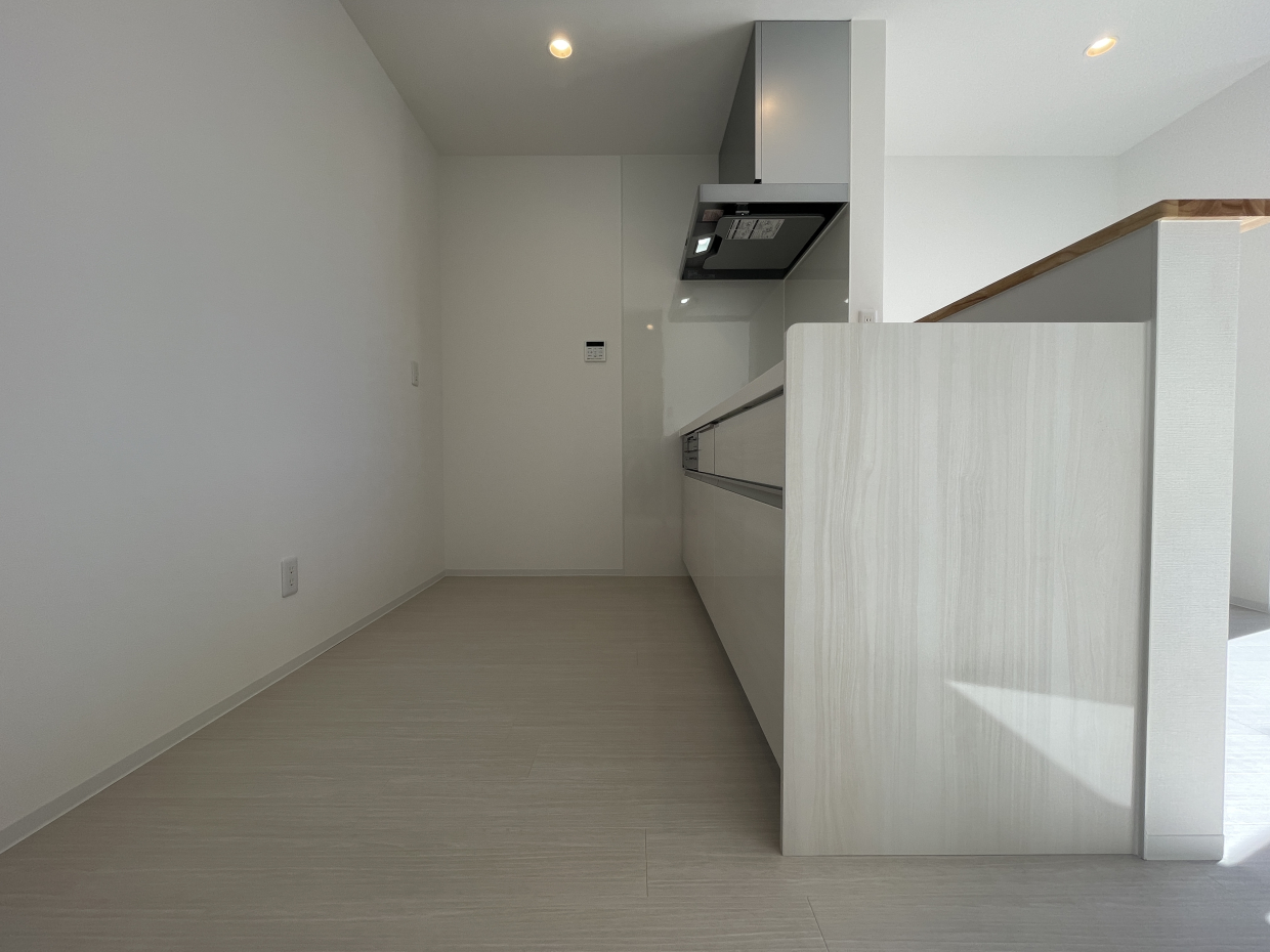 内装とマッチしたホワイトキッチン！