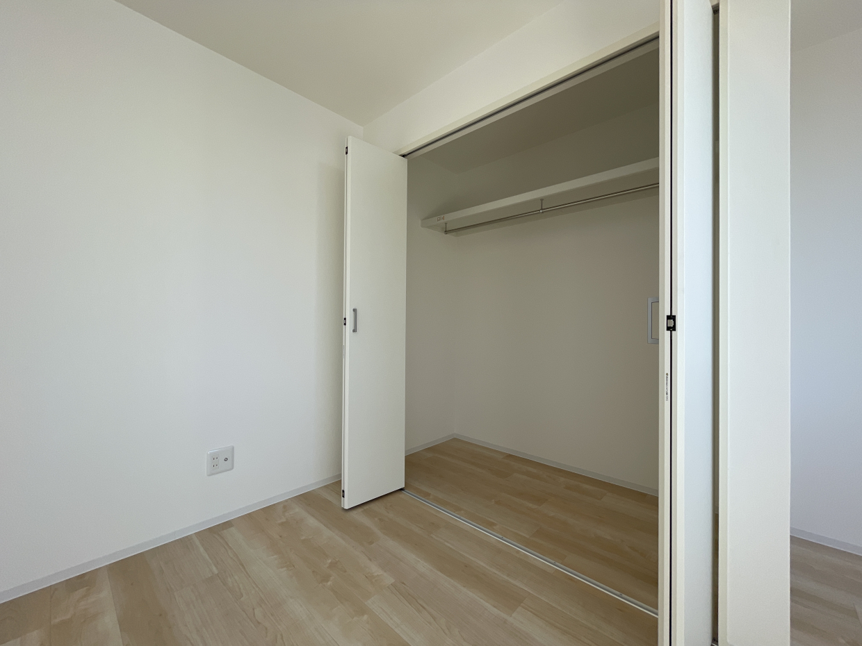 全部屋に奥行きがある収納がついています◎