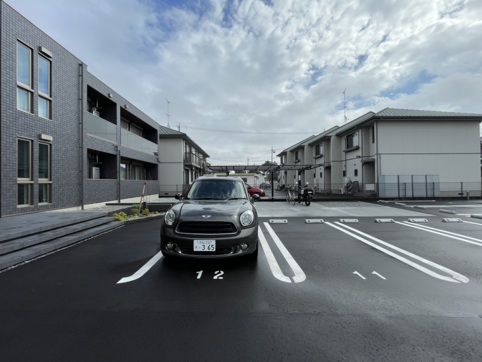 103号室は11番・12番に駐車可能◎