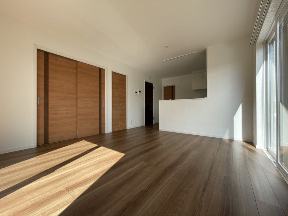 太陽が差し込む明るいお部屋です◎