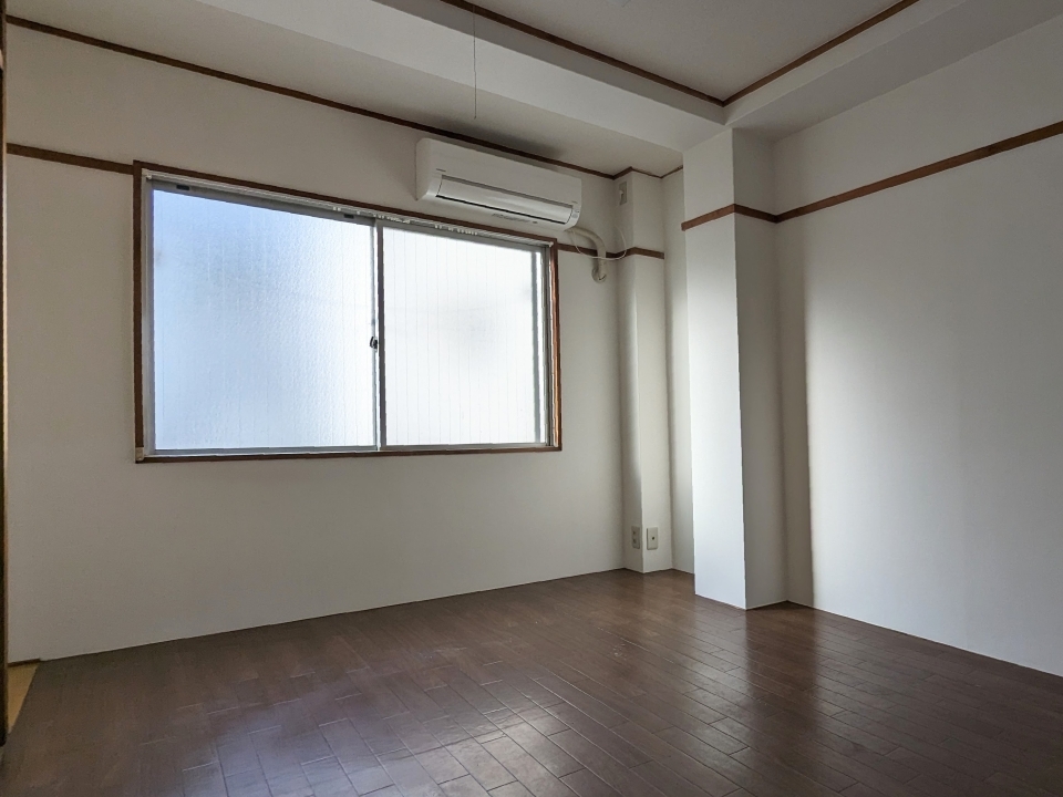 北向きですが採光があり明るいです。