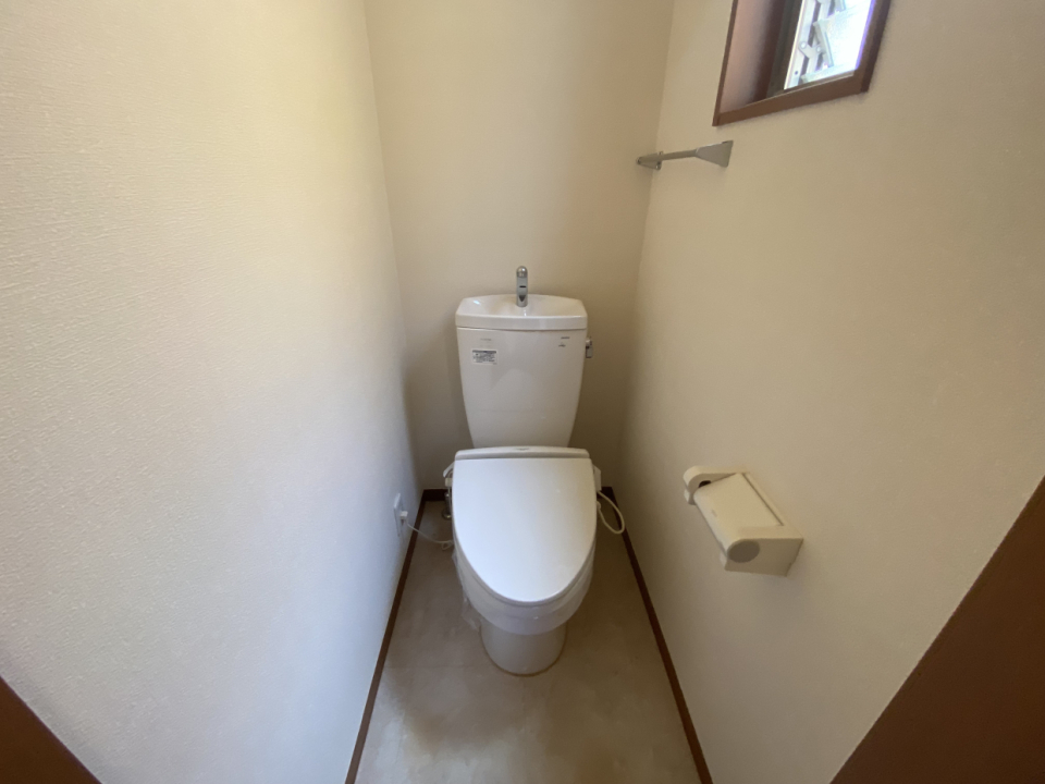 2階トイレは暖房便座付