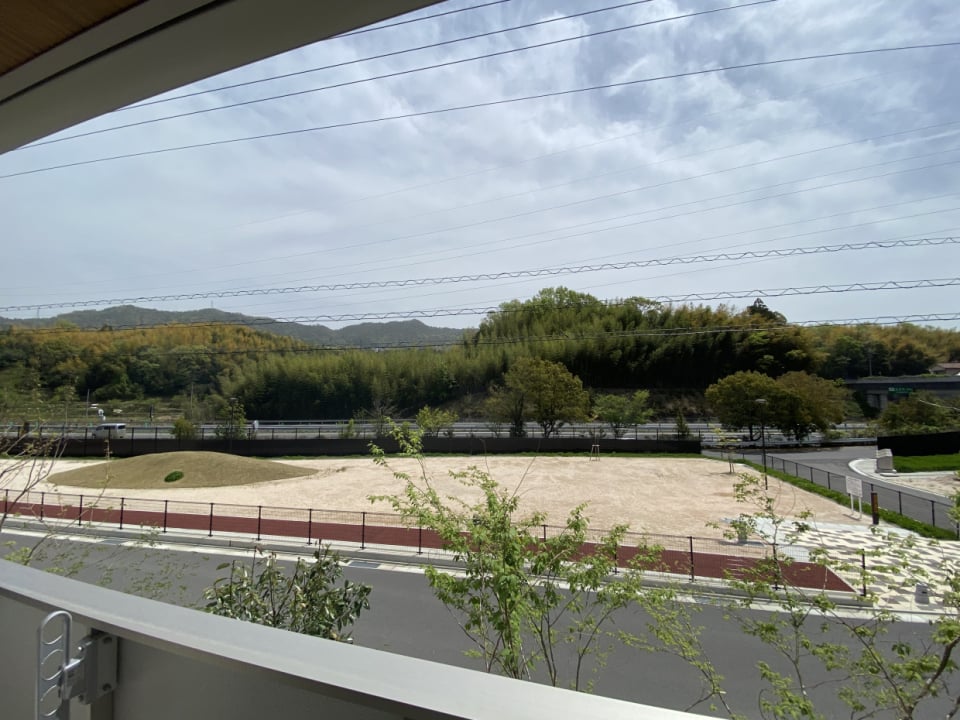バルコニーから公園が見えるから我が子が遊んでいても安心して見守っていられそう
