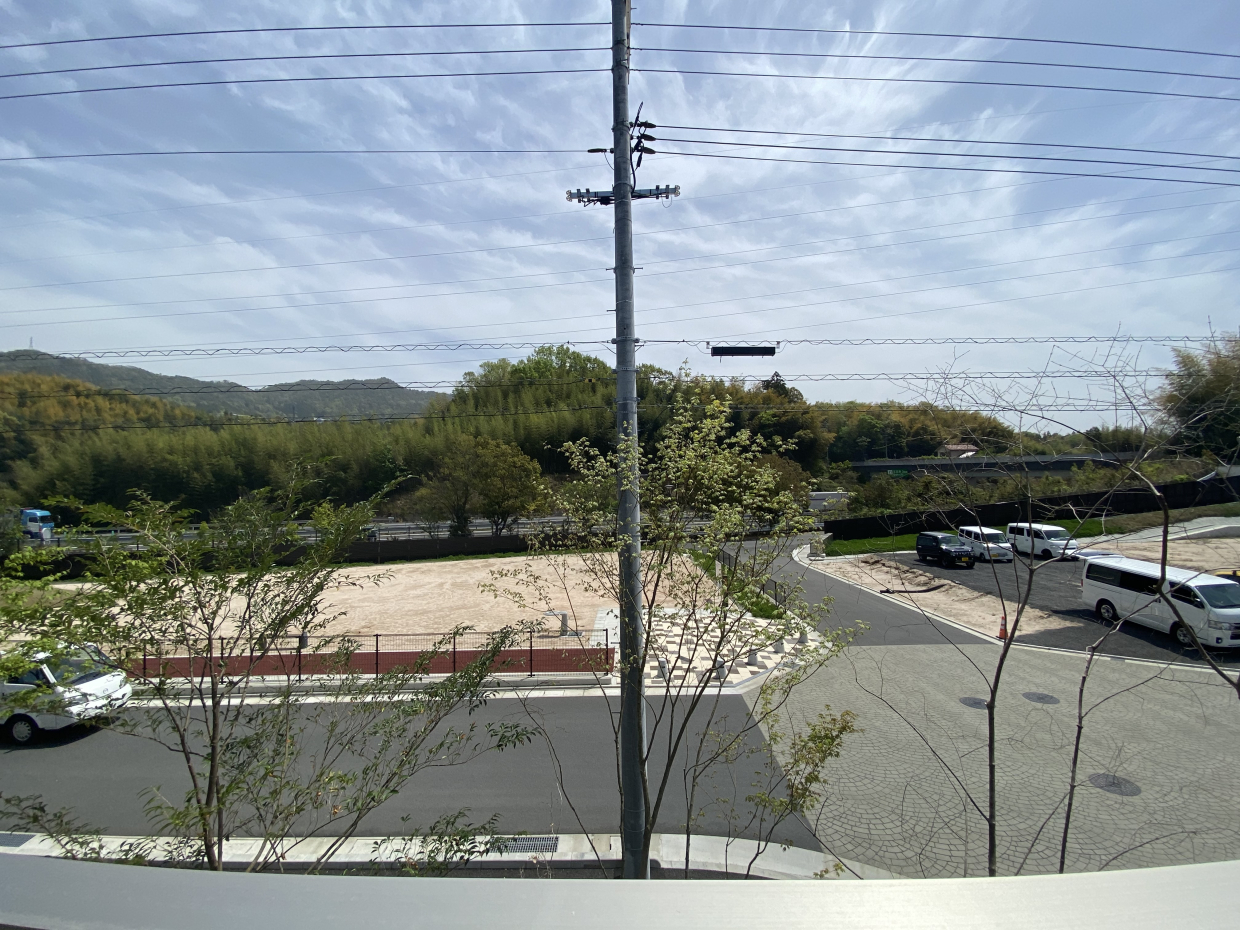 公園が見えるほどの距離に。