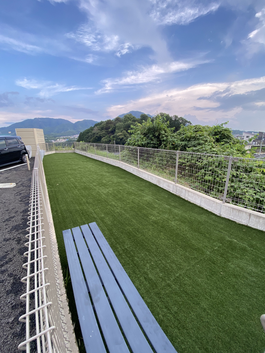 広いドッグランが敷地内に！