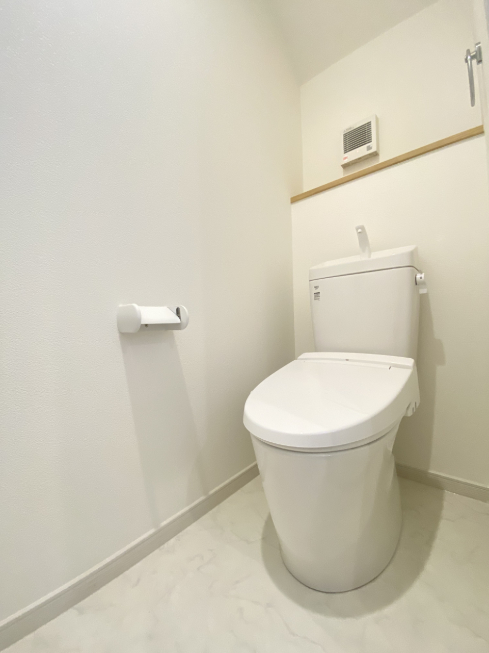 スタイリッシュで清潔感のあるレストルーム