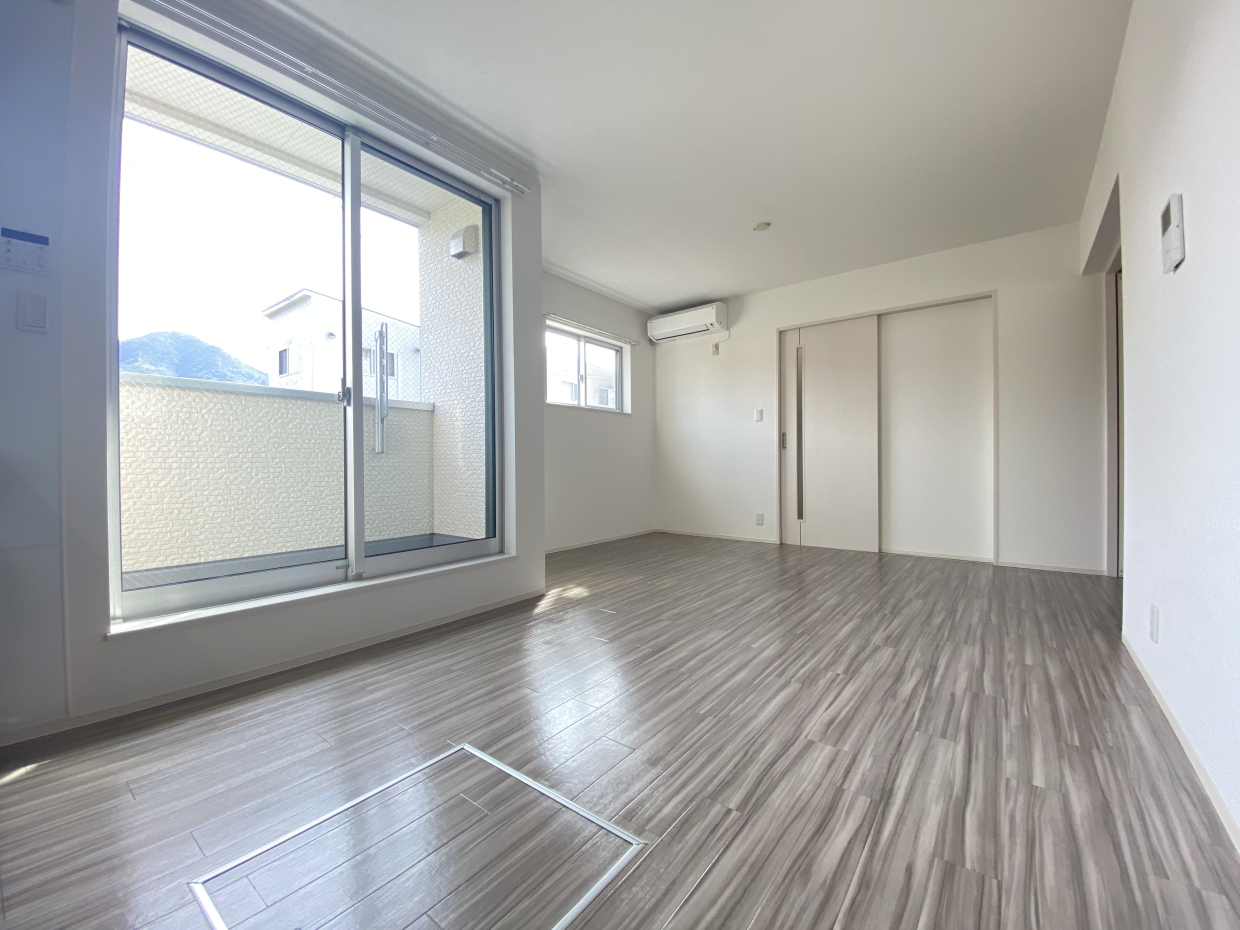 掃き出しで更に明るく
10.5帖リビング