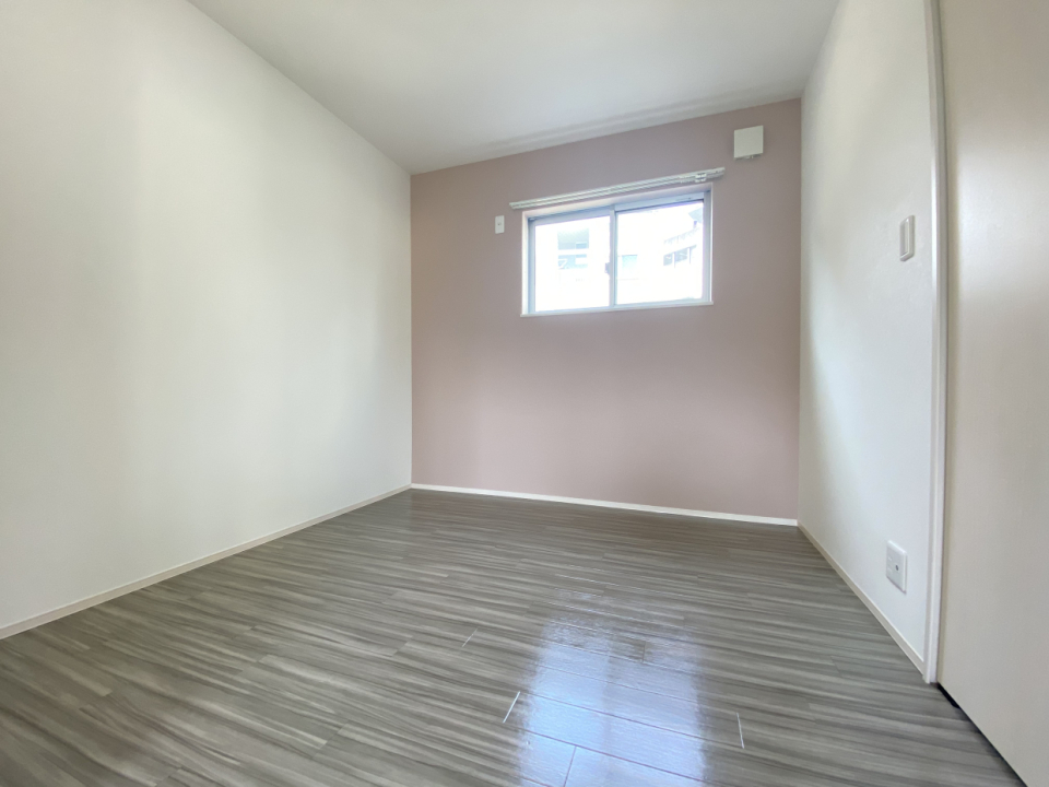 ピンクがアクセント
4.5帖洋室