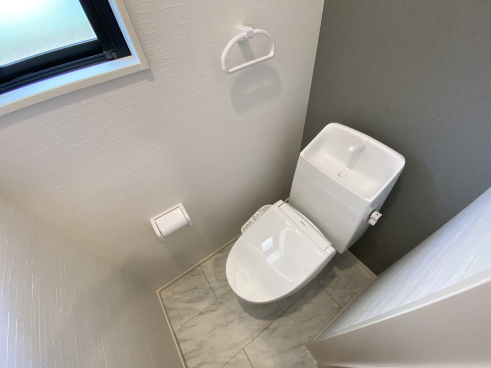 アクセントクロスで小洒落たレストルーム