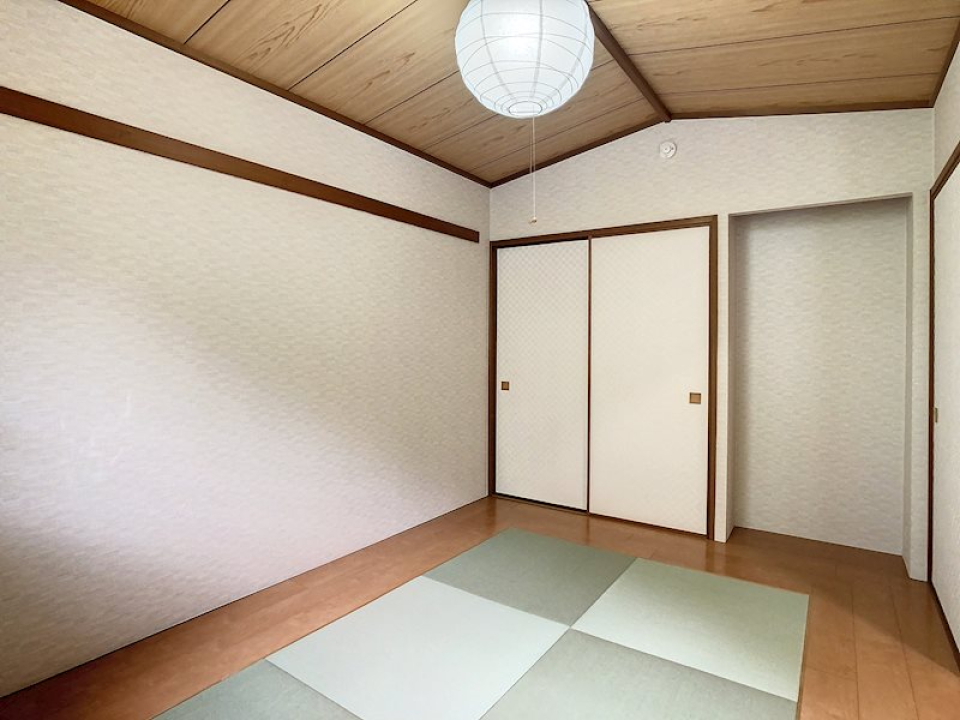 畳は全面ではなく中央にだけ