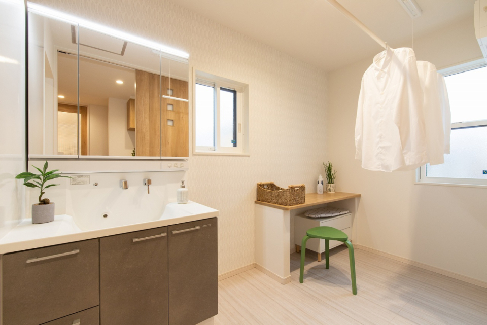 洗面家事室は「洗濯・干す・畳む・しまう」の一連の動作が1階で完結できます。