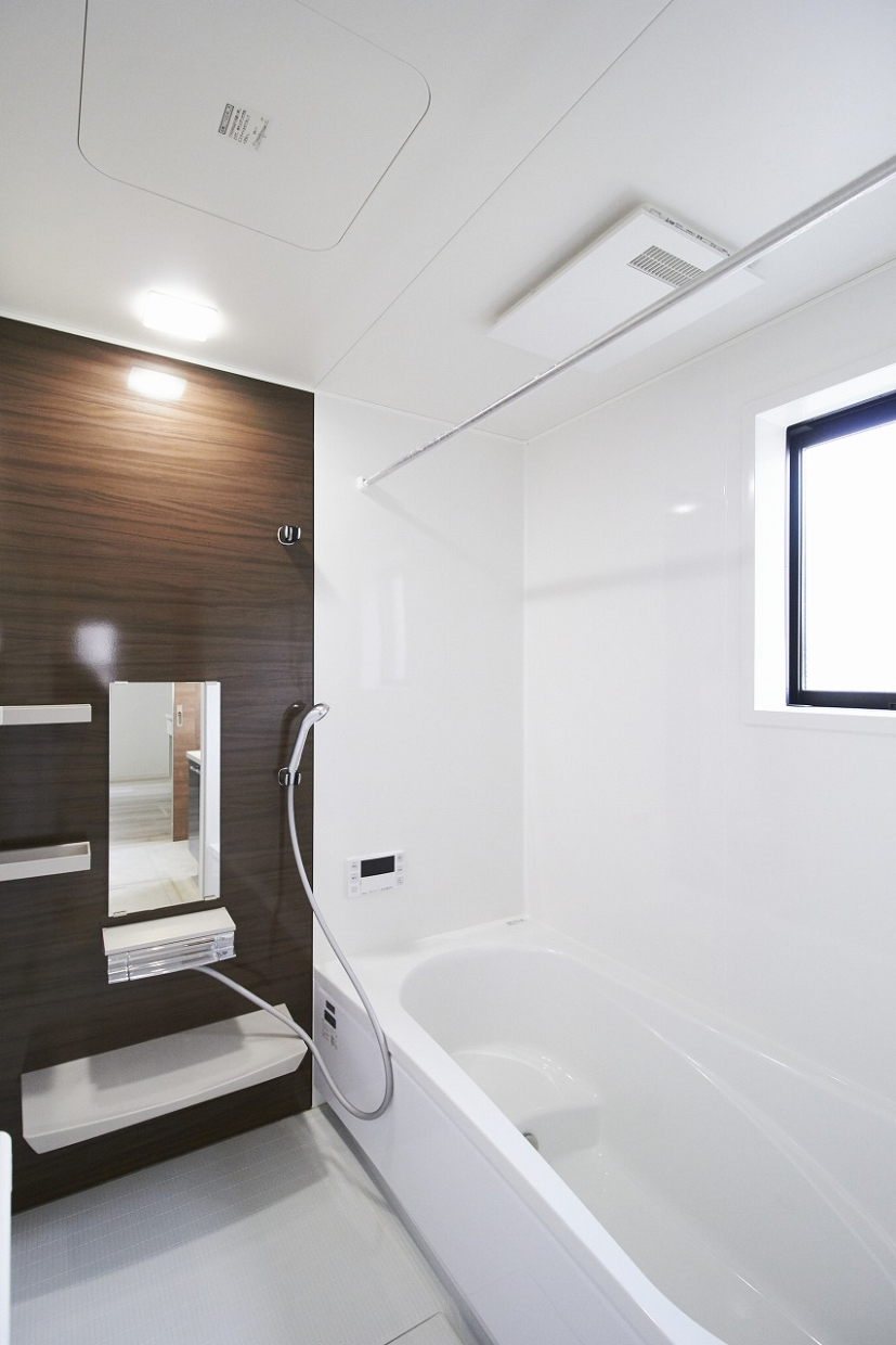 一坪サイズの浴室は、ゆったりとバスタイムを楽しむことができます。