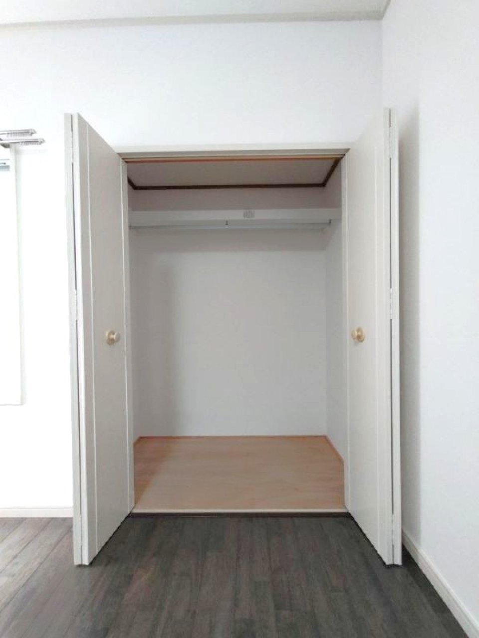 こちらのお部屋にもクローゼット付き