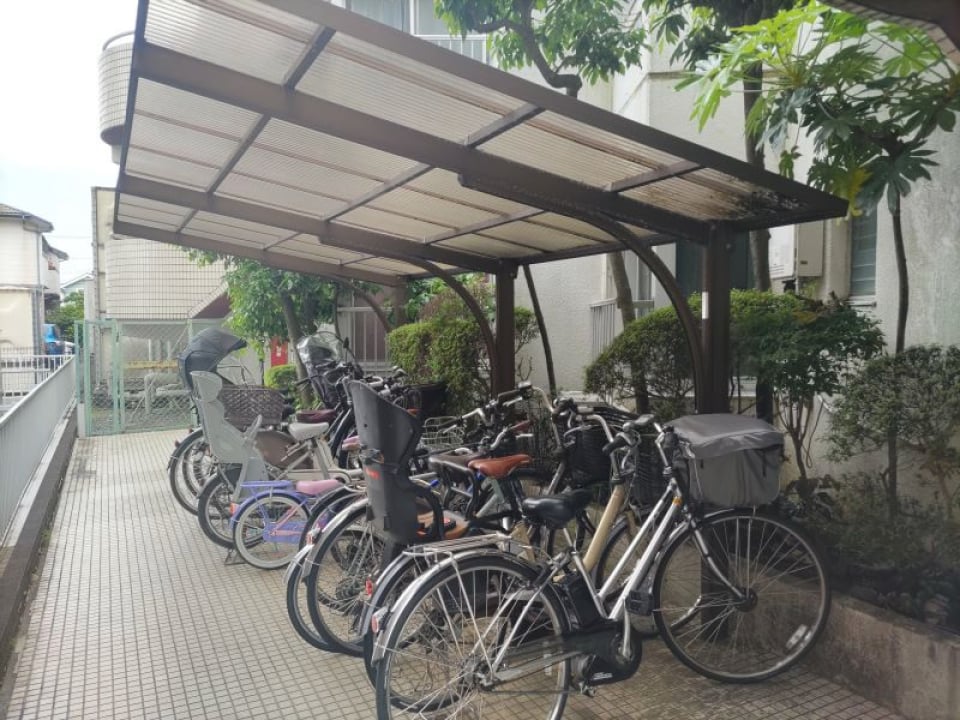 屋根付きの駐輪場