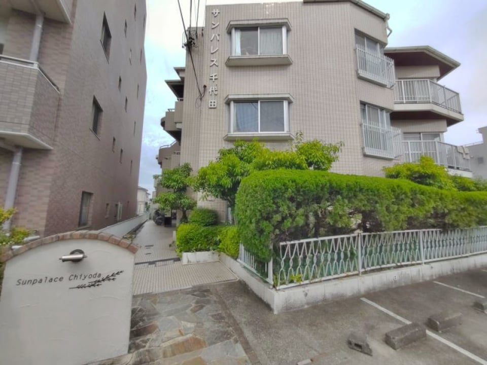 外観。植栽に癒されます
