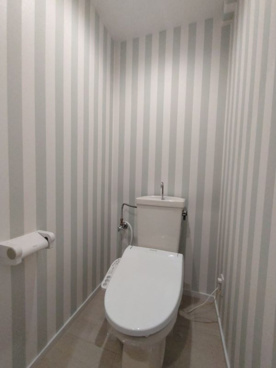 お手洗いも脱衣所とアクセントクロス